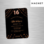 Sweet 16 schwarze Rose goldene Sterne Luxus Einlad Magnet<br><div class="desc">Für eine elegante Sweet 16,  16. Geburtstagsfeier. Ein schwarzer Hintergrund. Dekoriert mit goldenen Sternen der Rose. Personalisieren und fügen Sie einen Namen,  Party Details,  Geburtsjahr. Der Name wird mit einem handgeschriebenen Stilskript geschrieben</div>