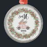 Sweet 16 Signature Script Car Greenery Ornament<br><div class="desc">Sweet 16 Signature Script Autos Grüne Ornament. Machen Sie die süße 16 Ihrer Tochter unvergesslich. Dieses runde Ornament besticht durch eine handgeschriebene Unterschrift und ein handbemaltes Vintag rosa Aquarellauto, das von einem grünen Kranz umgeben ist. Das Foto, die Farbe der Schriftart und die Schriftart können durch einen Klick auf die...</div>