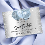 Sweet 16 silberblaue Ballons Glitzern-Drehbuch Save The Date<br><div class="desc">Eine gmädchenhafte und trendige Save the Date-Karte für eine Sweet 16,  16. Geburtstagsfeier. Ein Imitat silber aussehender Hintergrund dekoriert mit Imitaten silbernen Glitzer Staub und blauen Ballons. Personalisieren und fügen Sie Datum und Name/Alter hinzu. Der Text: Save the Date ist mit einem großen angesagten,  handgeschriebenen Stilskript geschrieben.</div>