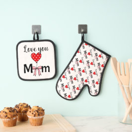 Sweet and stylish “Love You Mom” Ofenhandschuh & Topflappen-Set