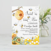 Sweet as can Bee Sunflower Baby Shower Einladung (Stehend Vorderseite)