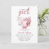 Sweet Baby Girl on Way - Boho Pink Clothesline Einladung (Stehend Vorderseite)