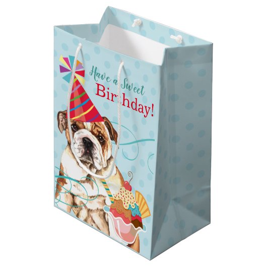 Sweet Birthday Bulldog Medium Gift Bag Mittlere Geschenktüte (Vorderseite Schrägansicht)