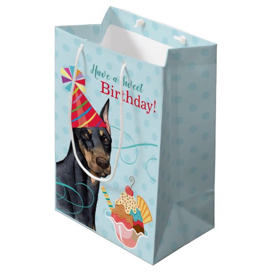 Sweet Birthday Doberman Medium Geschenktasche Mittlere Geschenktüte (Vorderseite Schrägansicht)