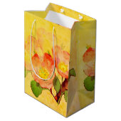 Sweet Briar Yellow Pinks Floral Gift Bag Mittlere Geschenktüte (Rückseite Schrägansicht)