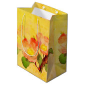 Sweet Briar Yellow Pinks Floral Gift Bag Mittlere Geschenktüte (Rückseite Schrägansicht)