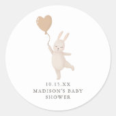 Sweet Bunny mit Heart Balloon Baby Showdatum Runder Aufkleber (Vorderseite)