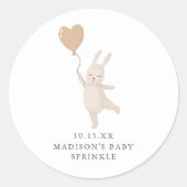Sweet Bunny mit Herzballon Baby Sprinkle Datum Runder Aufkleber (Vorderseite)