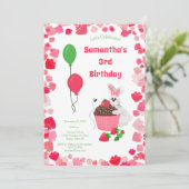 Sweet Bunny & Strawberry Cupcake Girls Geburtstag Einladung (Stehend Vorderseite)
