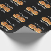 Sweet Buns Funny Baking Puppe Dark BG Geschenkpapier (Ecke)
