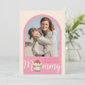 Sweet Cherry auf Top Cupcake Mothers Day Foto Card Einladung (Stehend Vorderseite)