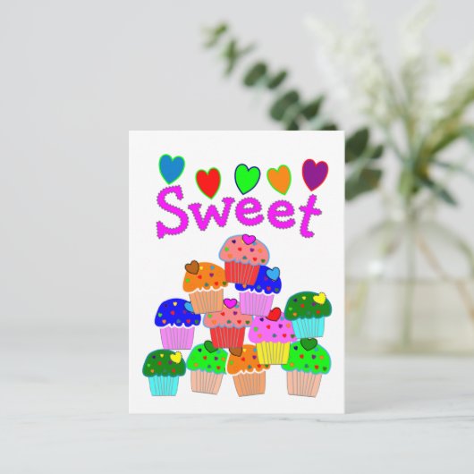 "Sweet" Cupcake Stack mit hellen Herzen Postkarte (Stehend Vorderseite)