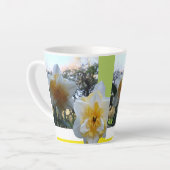 Sweet Desire Daffodils Design Latte Tasse (Linke Ecke)