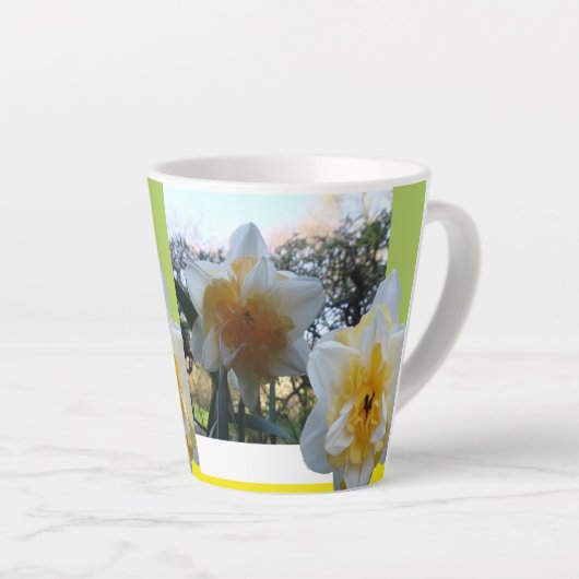Sweet Desire Daffodils Design Latte Tasse (Rechte Ecke)