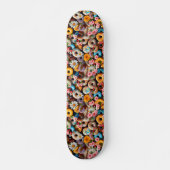 Sweet Donuts Seamless Pattern Design Skateboard (Vorne)