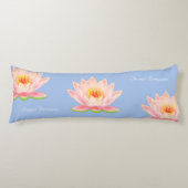 Sweet Dreams Lotus Blume auf Light Blue Seitenschläferkissen (Vorderseite)