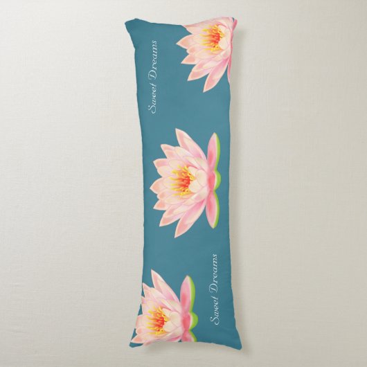 Sweet Dreams Lotus Blume über Bluish Aquamarin Bod Seitenschläferkissen (Vorderseite Vertikal)