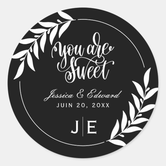 Sweet Elegant Leaf Simple Black and White Monogram Runder Aufkleber (Vorderseite)