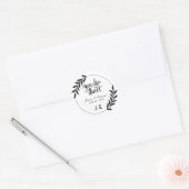 Sweet Elegant Leaf Simple Black and White Monogram Runder Aufkleber (Umschlag)