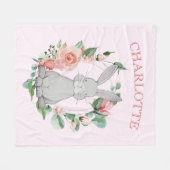 Sweet Gray Bunny Pink Floral Girl's Fleecedecke (Vorderseite (Horizontal))