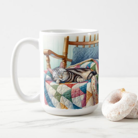 Sweet Gray Cat Sleeping on a Quilt Kaffeetasse (Mit Donut)