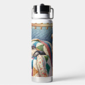 Sweet Gray Cat Sleeping on a Quilt Trinkflasche (Hinten)