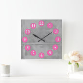 Sweet Gray Tiles with White Digits Pink Details Quadratische Wanduhr (Zuhause)