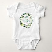 Sweet Greenery Floral Little Sister Name Monogram Baby Strampler (Vorderseite)
