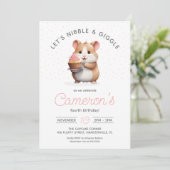 Sweet Hamster, rosa Cupcake Children's Birthday Einladung (Stehend Vorderseite)