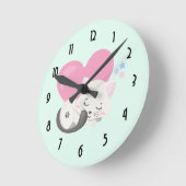 Sweet Kitty Cat Schlafen mit einem großen Herz im  Runde Wanduhr (Winkel)