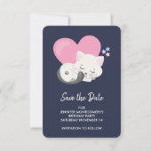 Sweet Kitty Cat Schlafen mit einem großen Herz Save The Date (Vorderseite)