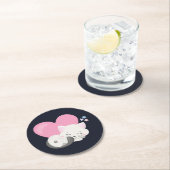 Sweet Kitty Cat Schlafen mit einem großen rosa Her Runder Pappuntersetzer (Vor Ort)