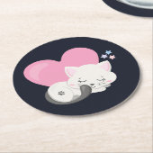 Sweet Kitty Cat Schlafen mit einem großen rosa Her Runder Pappuntersetzer (Angewinkelt)