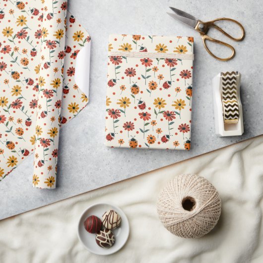 Sweet Ladybug Dreams Geschenkpapier (Kunsthandwerk)