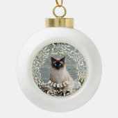 Sweet Leafy Botanical Wreath Pet Cat Holiday Keramik Kugel-Ornament (Vorderseite)