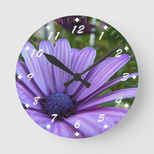 Sweet Lila Daisy Runde Wanduhr (Vorderseite)