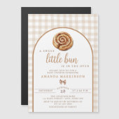 Sweet Little Bun in Oven Neutral Baby Shower Magneteinladung (Vorne/Hinten)