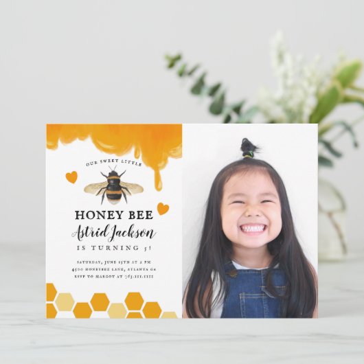 Sweet Little Honey Bee Birthday Party Foto Einladung (Stehend Vorderseite)