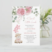 Sweet Little Lamb Mauve Pink Baby Dusche Foto Einladung (Stehend Vorderseite)