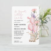 Sweet Little Lamb Pink Ballon Wildblume Einladung (Stehend Vorderseite)