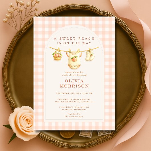 Sweet Little Peach Clothesline Gingham Baby Shower Einladung