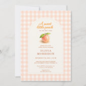 Sweet Little Peach Gingham Baby Shower Einladung (Vorderseite)