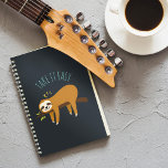 Sweet Napping Sloth "Take It Easy" Planer<br><div class="desc">Eine hübsche Illustration eines niedlichen Schlamms,  der auf einem Zweig eines Baumes wackelt,  und die Worte "Take It Easy" in handgeschriebenem Schriftart.</div>