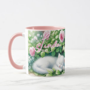 Sweet Napping White Kitten unter der Rose Bush Tasse
