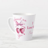 Sweet on you" Anpassbare Kirsche-Themed Milchtasse (Linke Ecke)