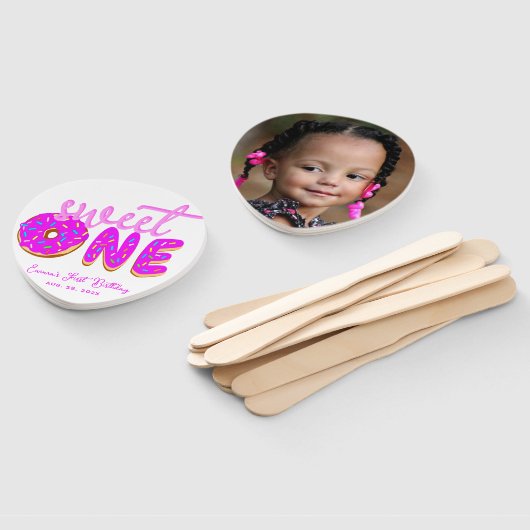 Sweet One Pink Girl Erstgeburt Donut Sprinkles Fächer (Non-assembled)