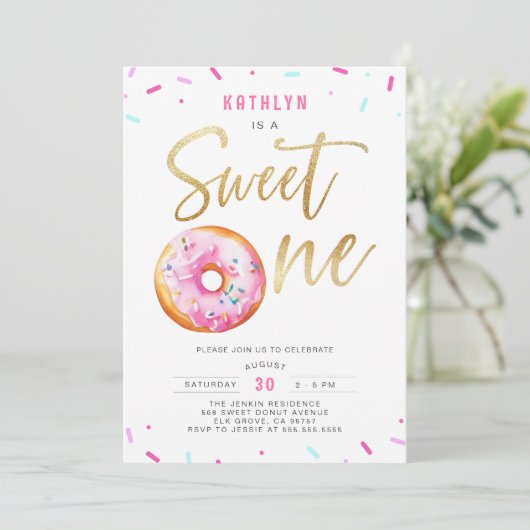 Sweet One Pink Gold Donut Sprinkles Erster Geburts Einladung (Stehend Vorderseite)