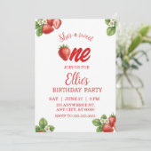 Sweet one strawberry first Birthday Invitation Einladung (Stehend Vorderseite)