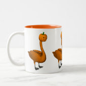Sweet Orange Halloween Swan Zweifarbige Tasse (Links)