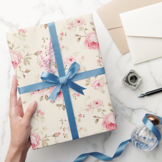 Sweet Pastel Pink Roses Geschenkpapier (Schenken)
